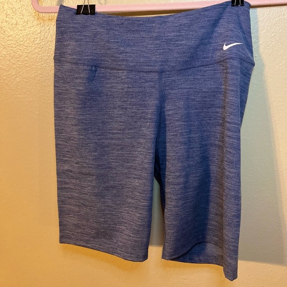 ✨SOLD✨ Nike One Biker shorts Medium - Picture 5 of 10